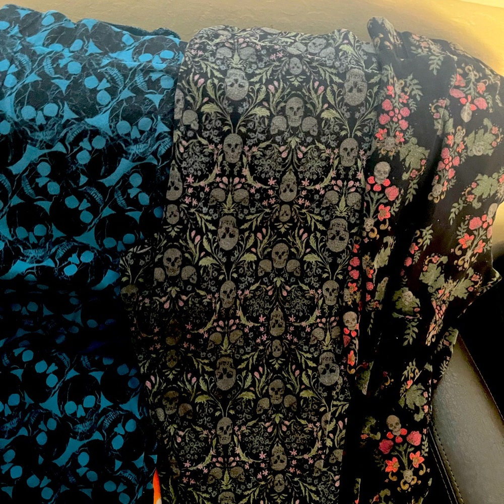 TORRID SKULL LEGGINGS 2